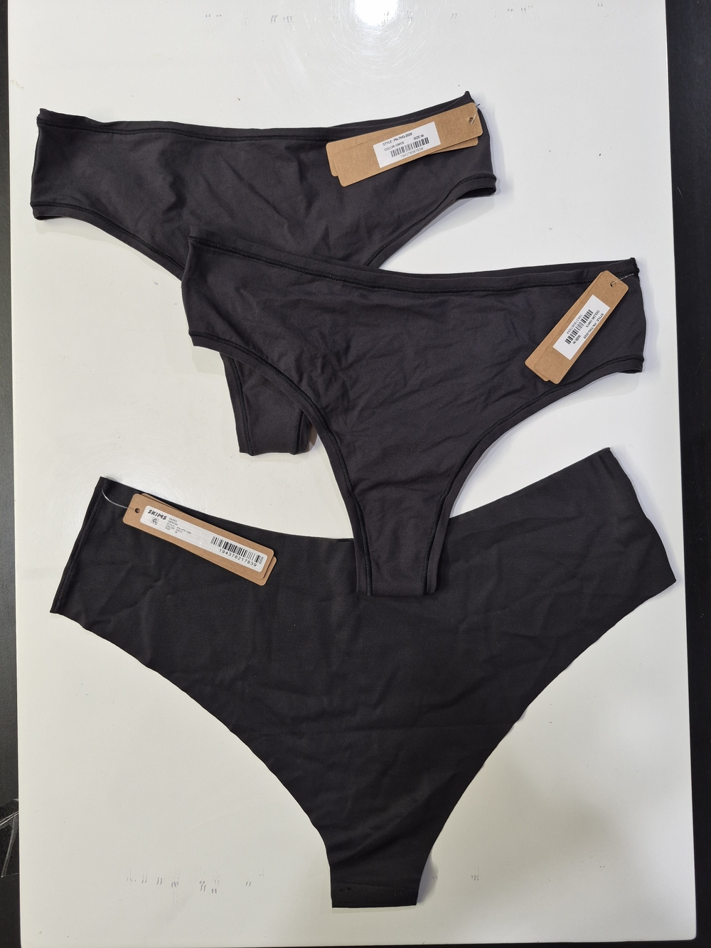 (SKIMS)3 panties for $32 new with tag, Size:M,. SKIMS-Style 016